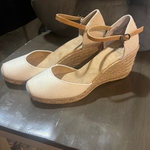 White Mountain Cream Wedges size 10